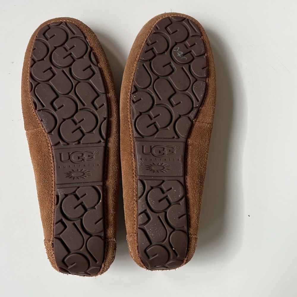 UGG MOCCASIN STYLE SLIPPERS!!  NEVER WORN!! - Picture 3 of 5